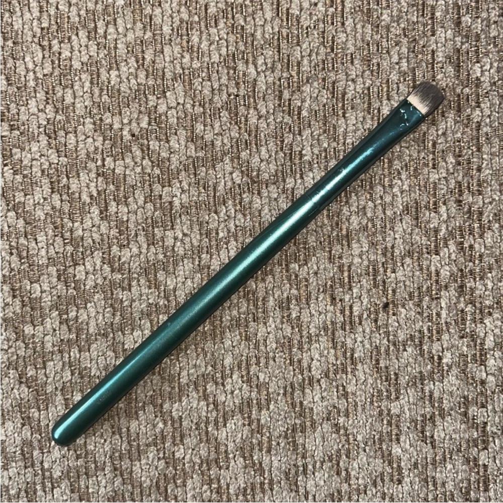 MAC Cosmetics Alluring Aquatic #233 Split Fibre Eye Shadow Brush
